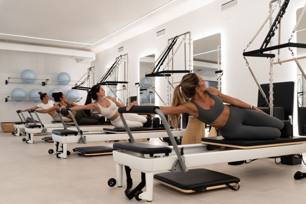 estiramientos-pilates-con-maquinas